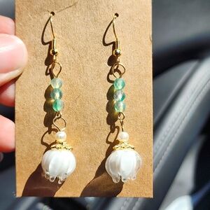 Vintage Gold Tone, Green Bead And White Acrylic Drop Flower Dangle Earrings